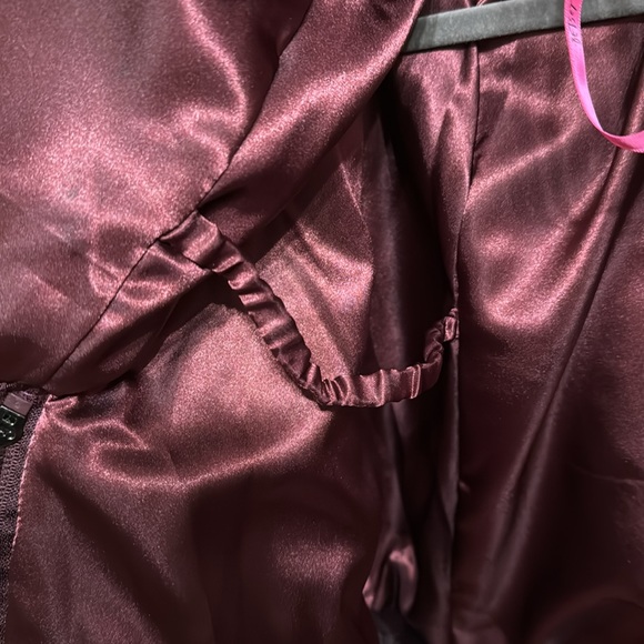 Faux fur Betsey Johnson capelet, burgundy size large - Picture 4 of 8